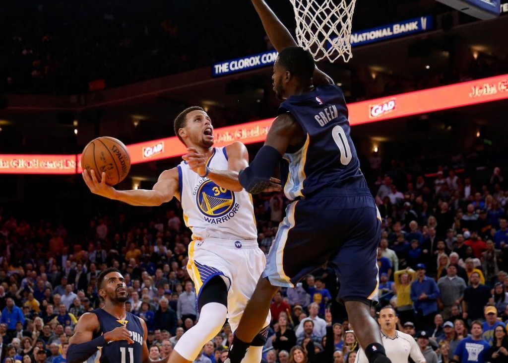 495425042-stephen-curry-of-the-golden-state-warriors-goes-up-for.jpg.CROP.promo-xlarge2
