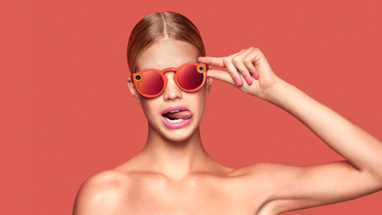 160924095329-snapchat-spectacles-woman-780x439